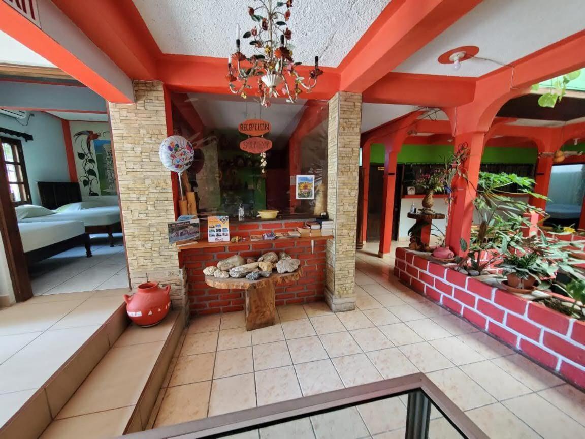 Hotel & Hostal Yaxkin Copán Екстериор снимка