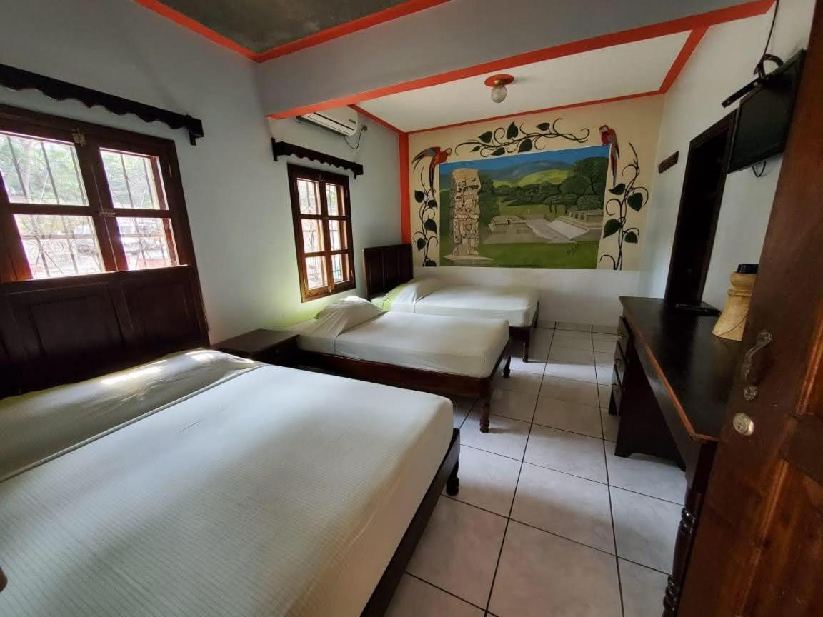 Hotel & Hostal Yaxkin Copán Екстериор снимка