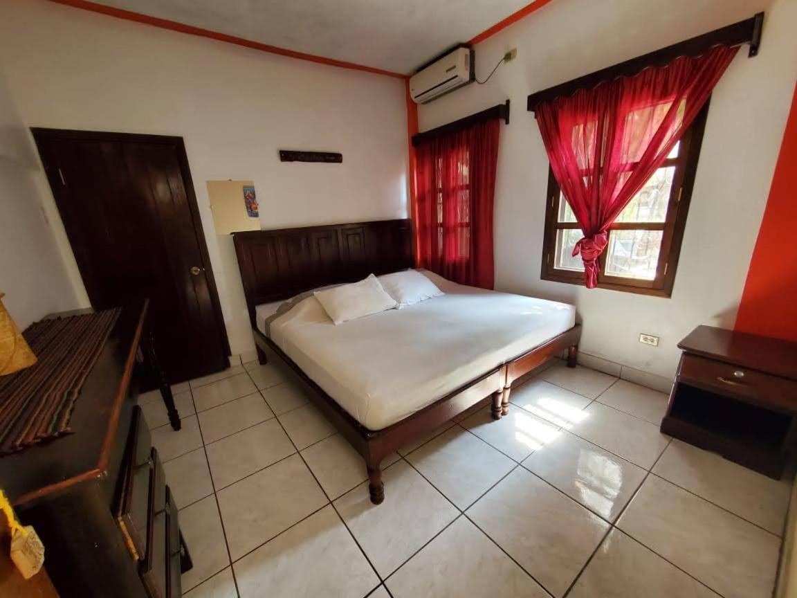 Hotel & Hostal Yaxkin Copán Екстериор снимка