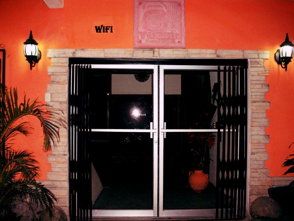 Hotel & Hostal Yaxkin Copán Екстериор снимка