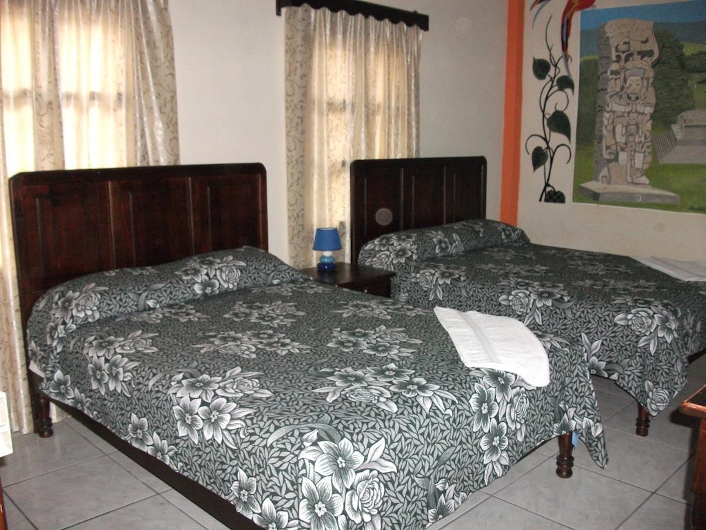 Hotel & Hostal Yaxkin Copán Стая снимка