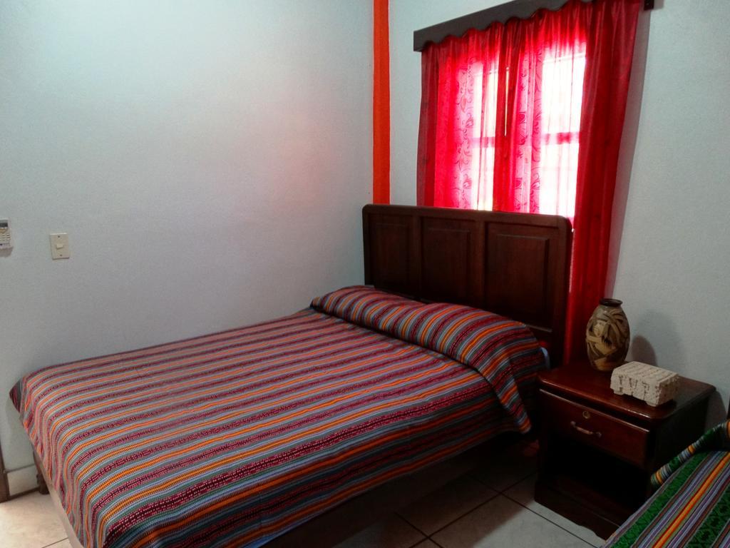 Hotel & Hostal Yaxkin Copán Екстериор снимка