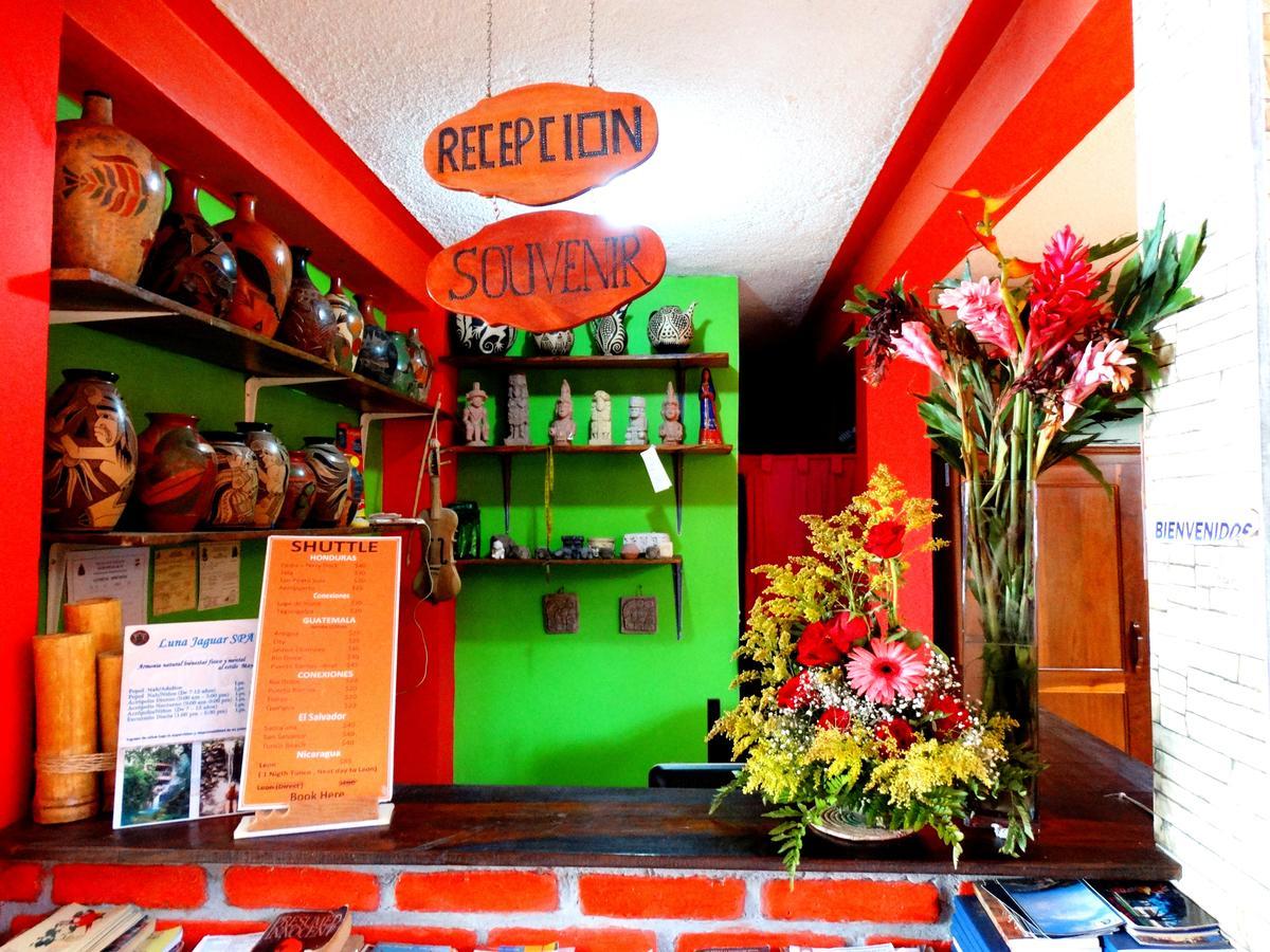 Hotel & Hostal Yaxkin Copán Екстериор снимка