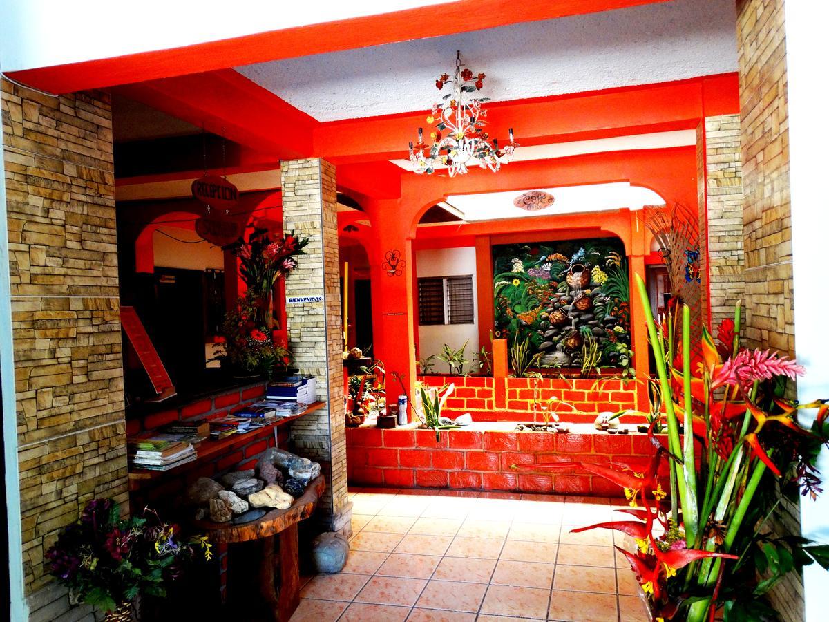 Hotel & Hostal Yaxkin Copán Екстериор снимка