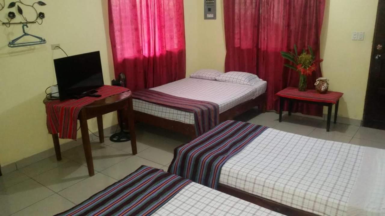 Hotel & Hostal Yaxkin Copán Екстериор снимка