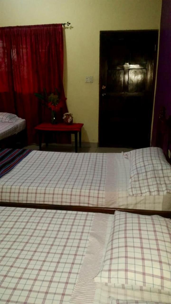 Hotel & Hostal Yaxkin Copán Екстериор снимка