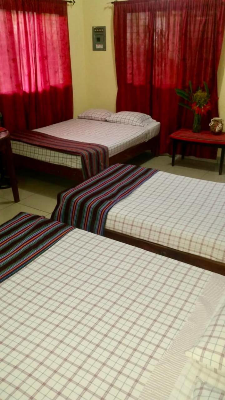 Hotel & Hostal Yaxkin Copán Екстериор снимка