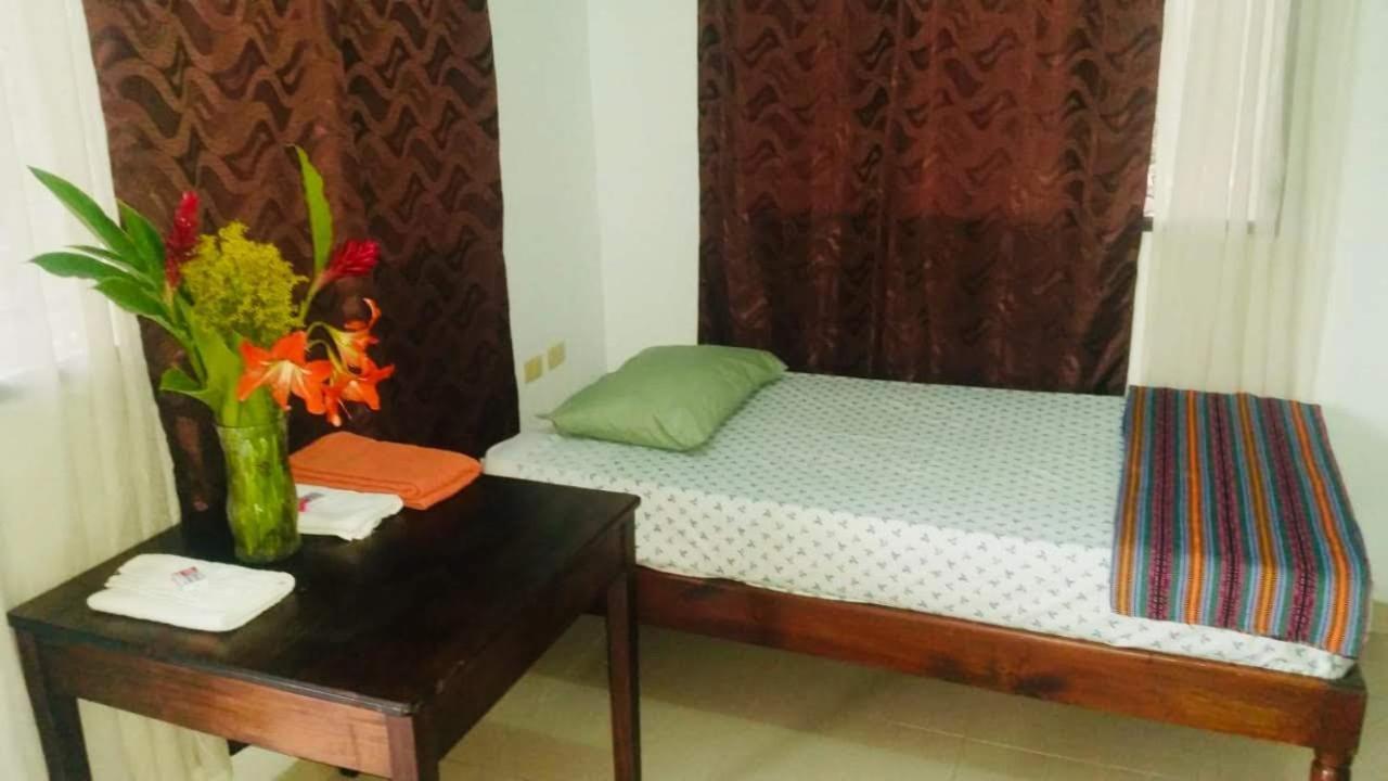 Hotel & Hostal Yaxkin Copán Екстериор снимка
